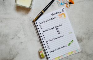 Types of journaling. Image shows a notebook with a date, ‘top 3 priorities’ heading, ‘don’t forget’ heading, ‘to do’ and ‘important reminders’
